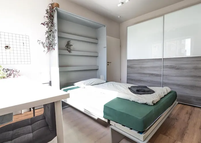 Urban Jungle Retreat Апартаменты *